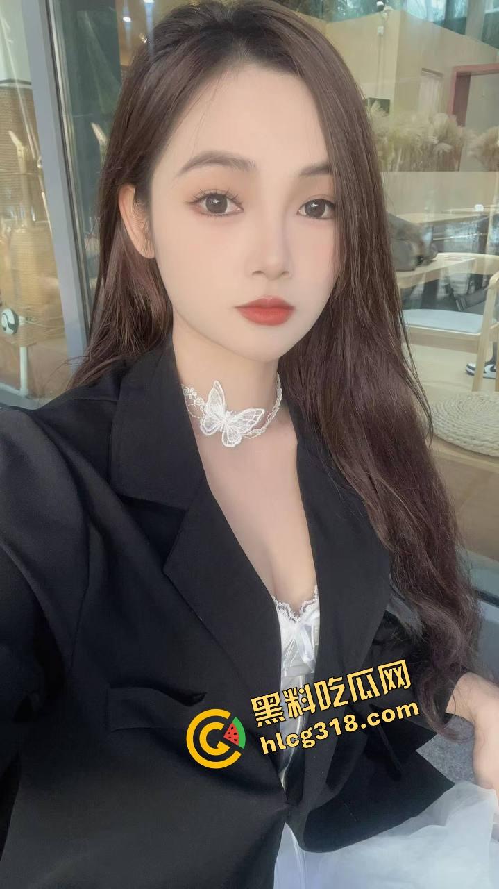 兄弟老婆彻底变共享单车，蒙眼带出去群P团战，高潮完避孕套撒了一地，带精的直接塞进嘴里让她喝！-4