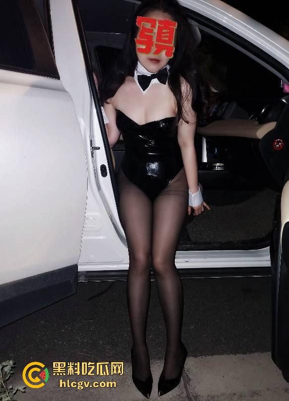 河南洛阳『雷巧燕』野外露出！巨乳大奶婚纱皮裤下的骚动，被调教抠逼露逼十足放荡！-5