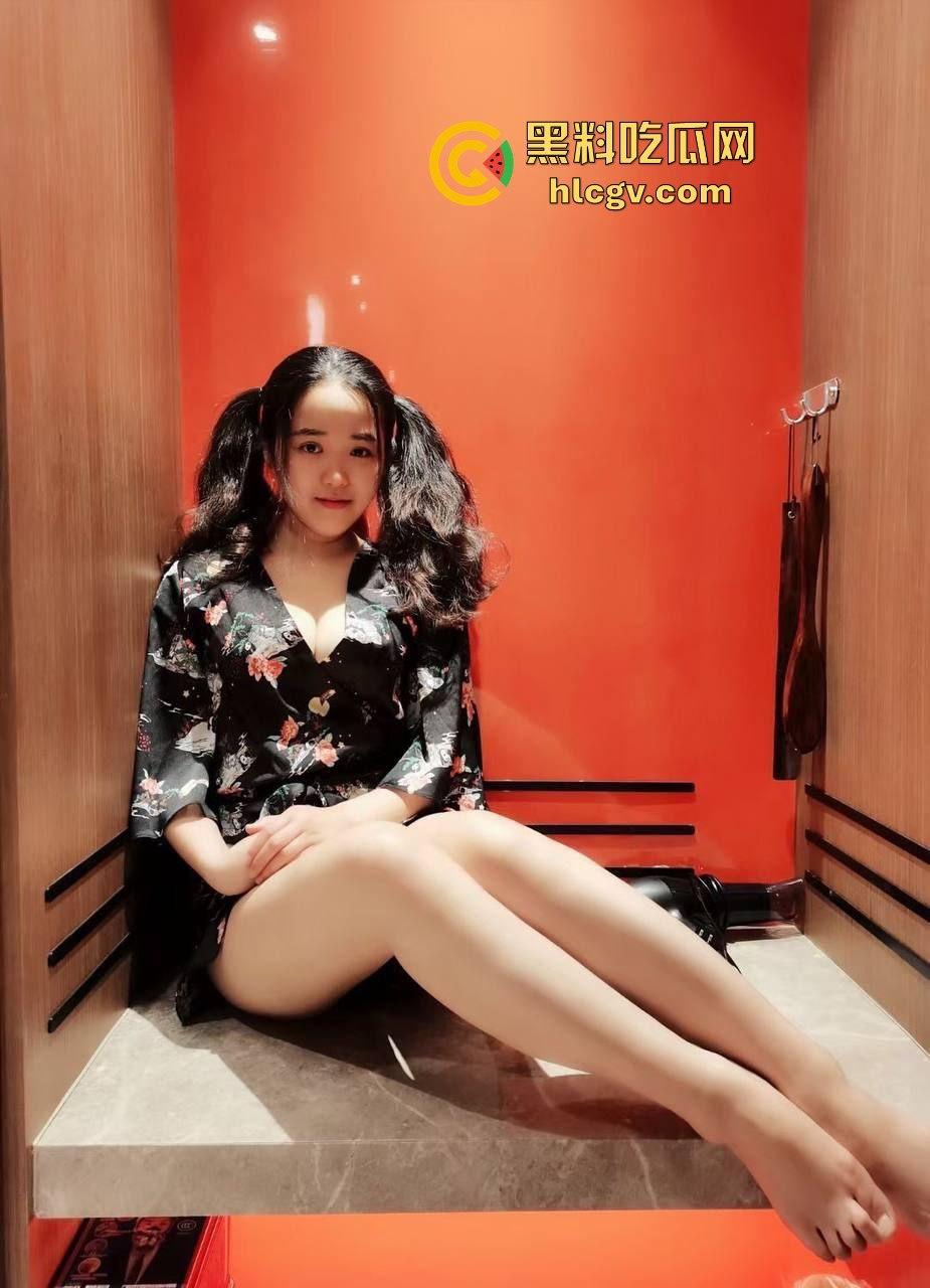 河南洛阳『雷巧燕』野外露出！巨乳大奶婚纱皮裤下的骚动，被调教抠逼露逼十足放荡！-13