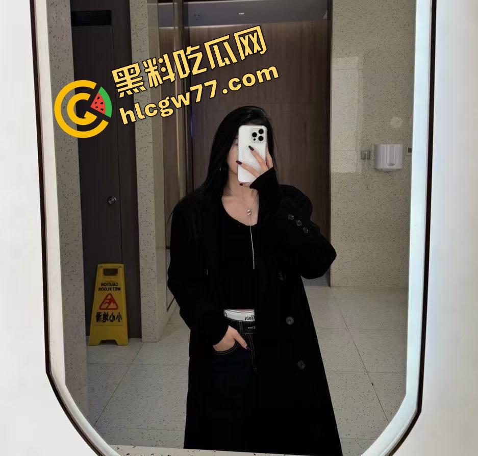 成都瑜伽老师白天教冥想，晚上解开腿自己送穴，骚妻身段像水蛇，老公轻度分享癖群里疯传！-3