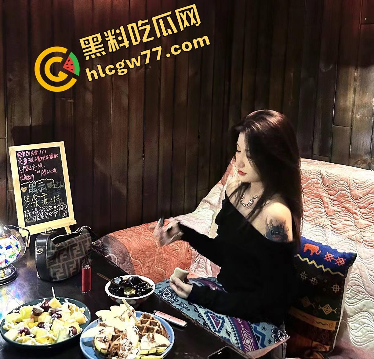 成都瑜伽老师白天教冥想，晚上解开腿自己送穴，骚妻身段像水蛇，老公轻度分享癖群里疯传！-4