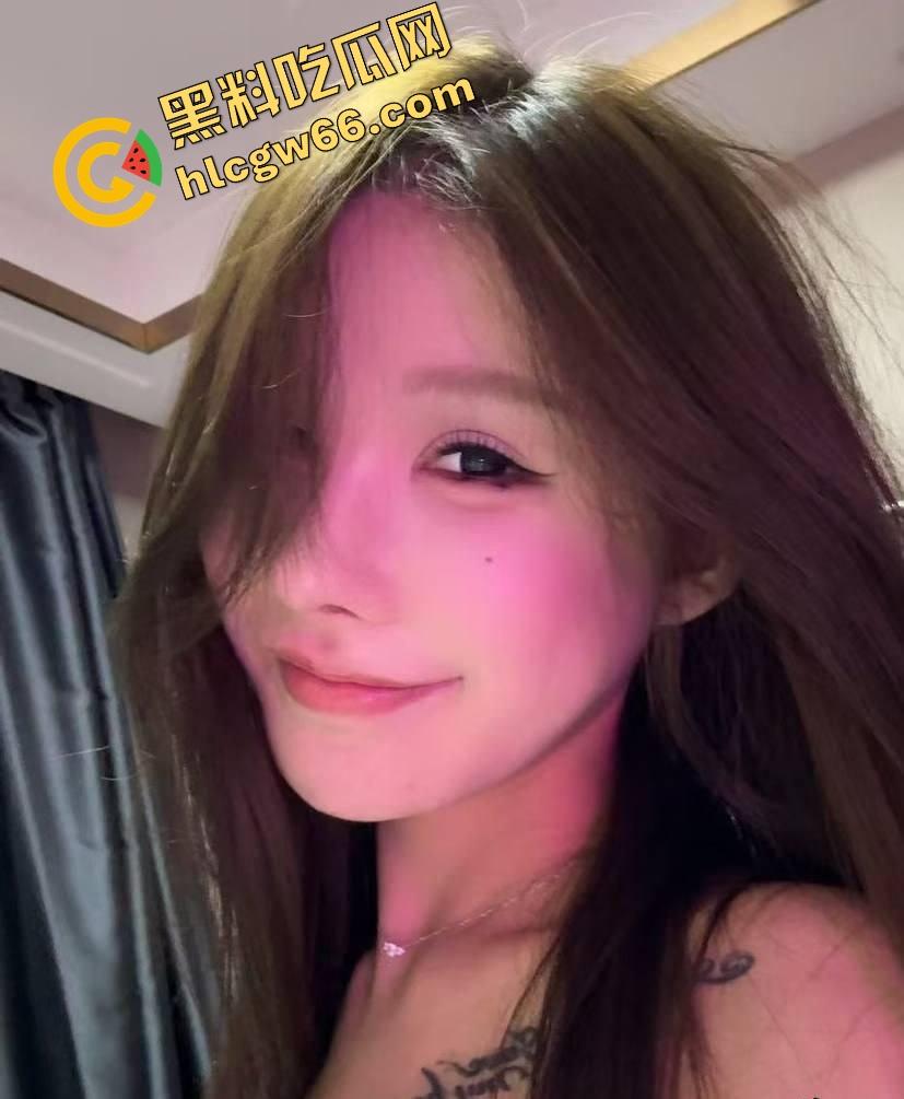 南京变性骚货COCO私密视频疯传！靠潜规则当车模，专爱男人内射小骚穴，变完性浪得更贱！-1