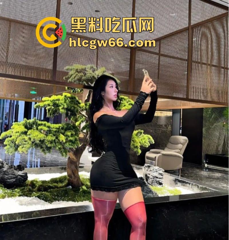 抖音微胖网红【金子人】私密视频曝光 名媛人设却私下当母狗 落地窗前被后入猛操淫叫不断！-4