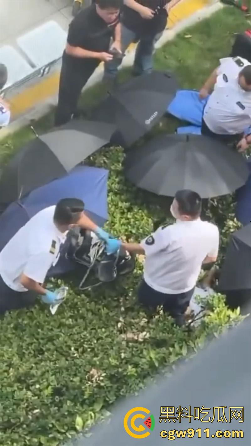 上海杉达学院女生跳楼事件,室友闺蜜出轨自己老爸,导致爸妈离婚家庭破裂,上个学家被偷了!-4