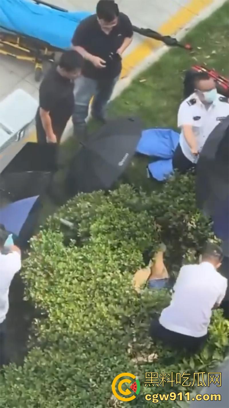 上海杉达学院女生跳楼事件,室友闺蜜出轨自己老爸,导致爸妈离婚家庭破裂,上个学家被偷了!-5