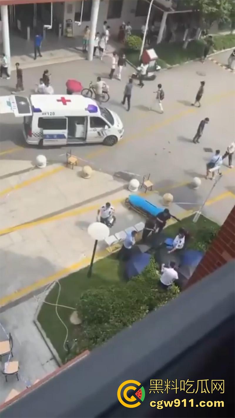 上海杉达学院女生跳楼事件,室友闺蜜出轨自己老爸,导致爸妈离婚家庭破裂,上个学家被偷了!-7