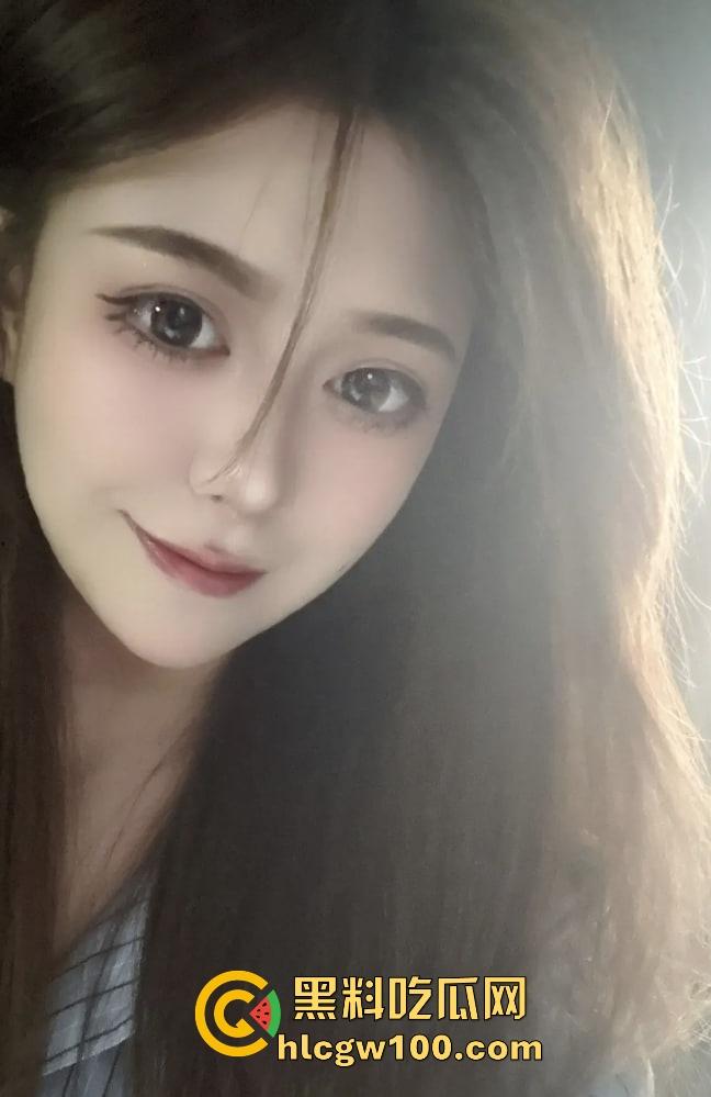 抖音美女销售『不偷腥的猫』塞跳蛋卖车，榜一大哥远程遥控，车漆反光暴露娇喘全程，这销冠玩法太绝了！-17