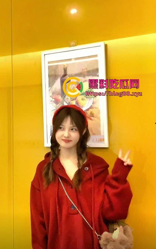 长沙前任『王馨熙』骚料投稿,湖南师大汉语言文学大二母狗,颜射口爆开后门贼紧,分手前偷操舍友被抓奸!-3