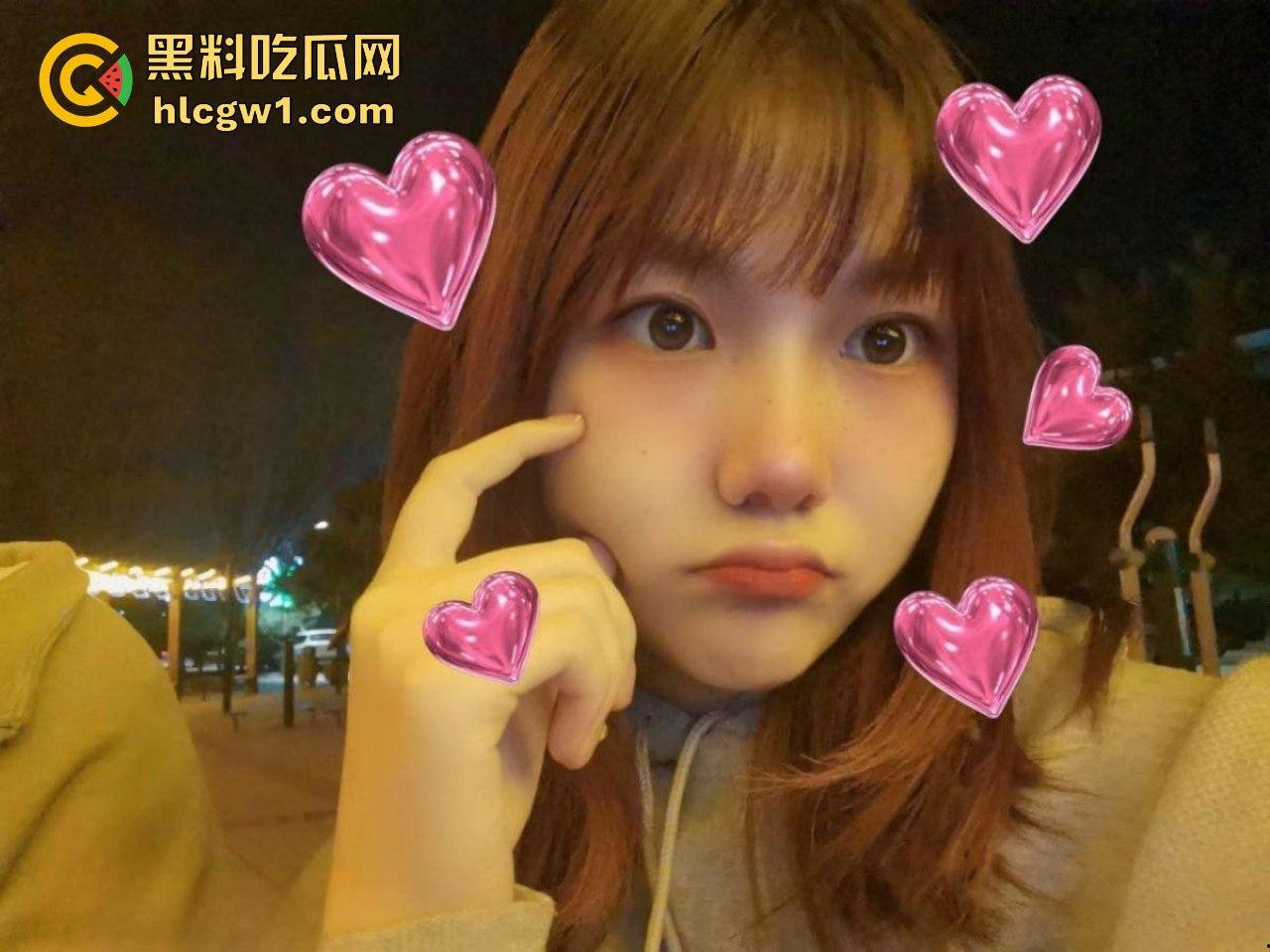 天津财经学院大三学姐【杨敏允】自拍流出！00后小妹子骚得很，和男友玩得真开！-1