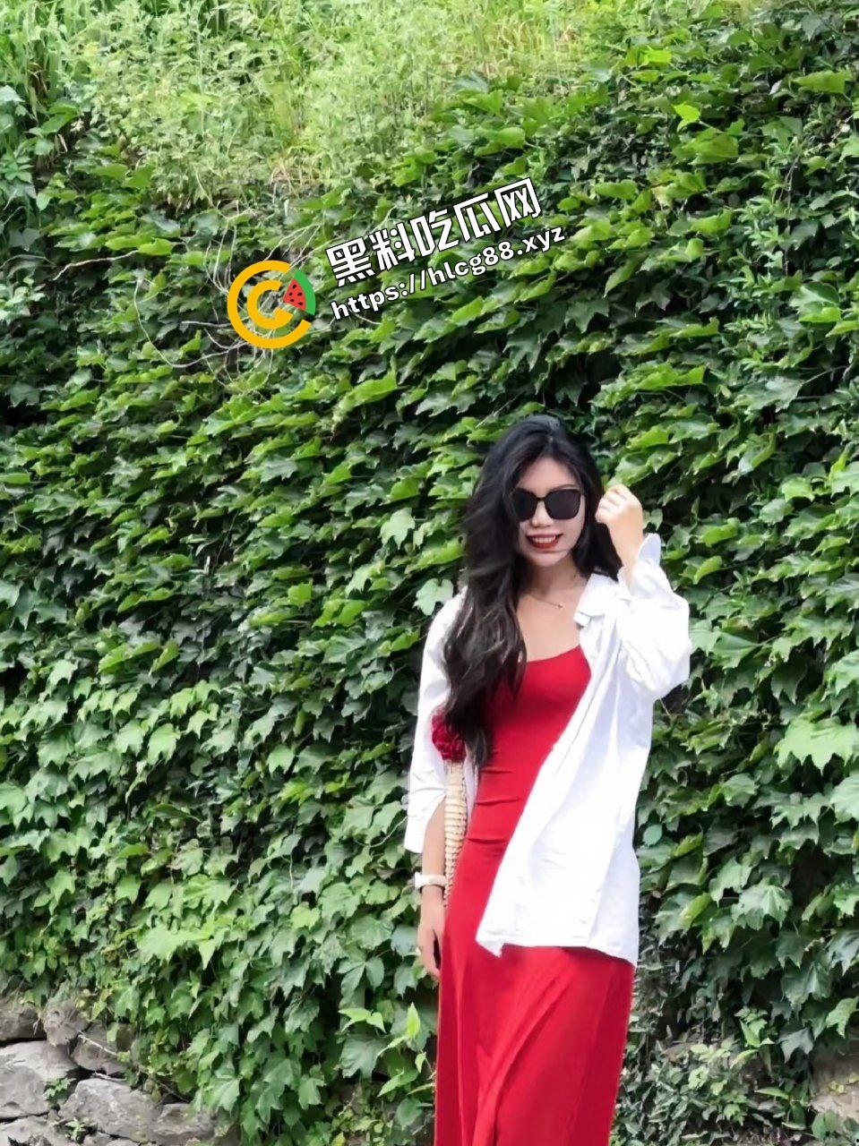 深山里的大山姑玩刺激露出!与单男爬山上树后入打野战,这是要用返祖行为繁殖后代吗?-2