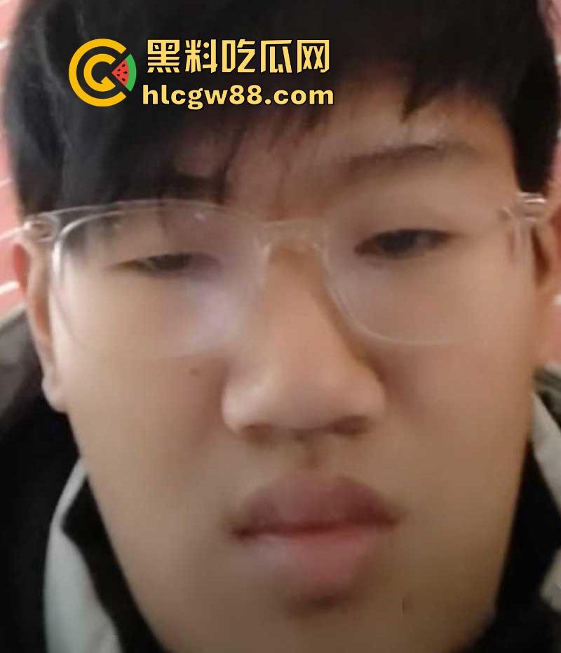 石家庄科技信息职业学院渣男【王浩斌】露脸直播曝情史 放出女友自慰视频 装富二代骗财骗色-9