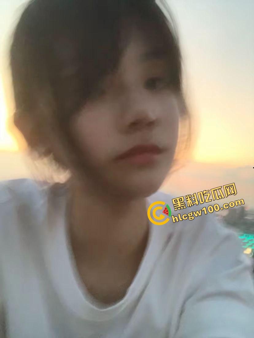 海南海口骚贱少妇人妻母狗【周心诺】眼镜婊白虎肥逼手指塞满,掐脖爆操淫叫连连!独家曝光流出!-4