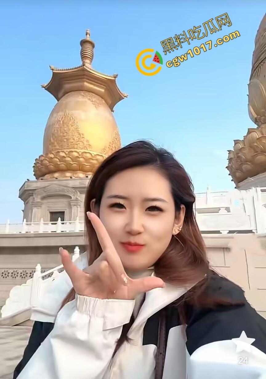 抖音网红少妇【汉堡包】不雅视频泄密：露脸深喉吸睾丸，足交狂野啪啪，技巧炸裂带劲到爆！-2