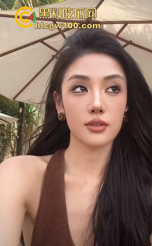 抖音反差婊【殷萧童】的大瓜吃了吗,直播双开一半抖音一半黄播的女主现化身名媛妄想挣脱互联网记忆。-5