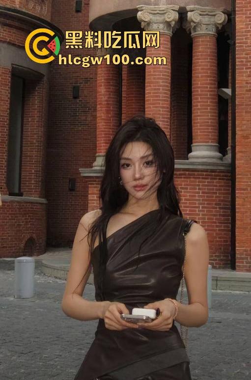 抖音反差婊【殷萧童】的大瓜吃了吗,直播双开一半抖音一半黄播的女主现化身名媛妄想挣脱互联网记忆。-8