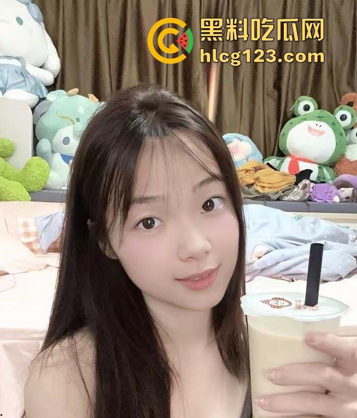 河南开封职业学院女大学生秦雯路裸聊视频流出！尺度爆表，小穴美乳惹火画面曝光！-2