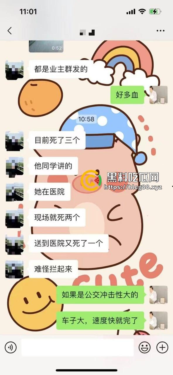 江苏镇江公交狂飙猛操私车，小轿车被撞成烂渣，车主吓得卵缩尿飙魂飞魄散！-1