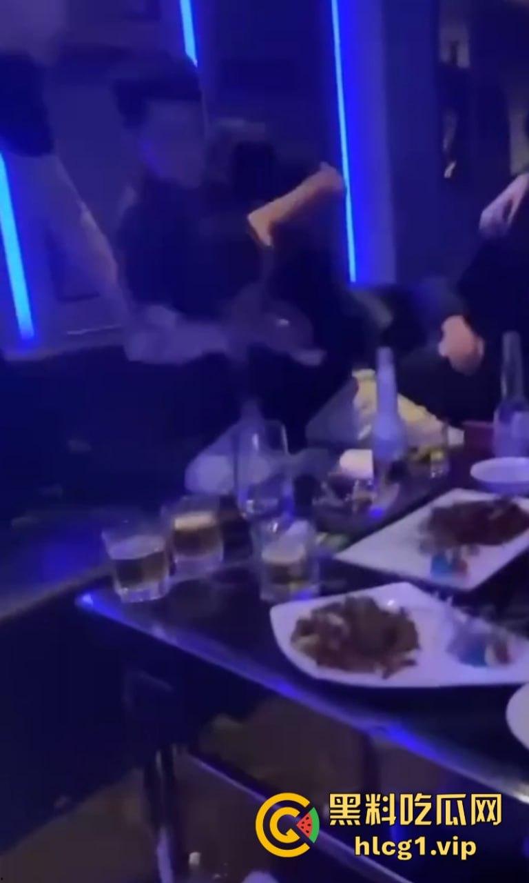 抖音网红【王天缘】青岛砸车 以一敌三事件持续升级！王天缘录制视频声称找斩虎陪葬！-8