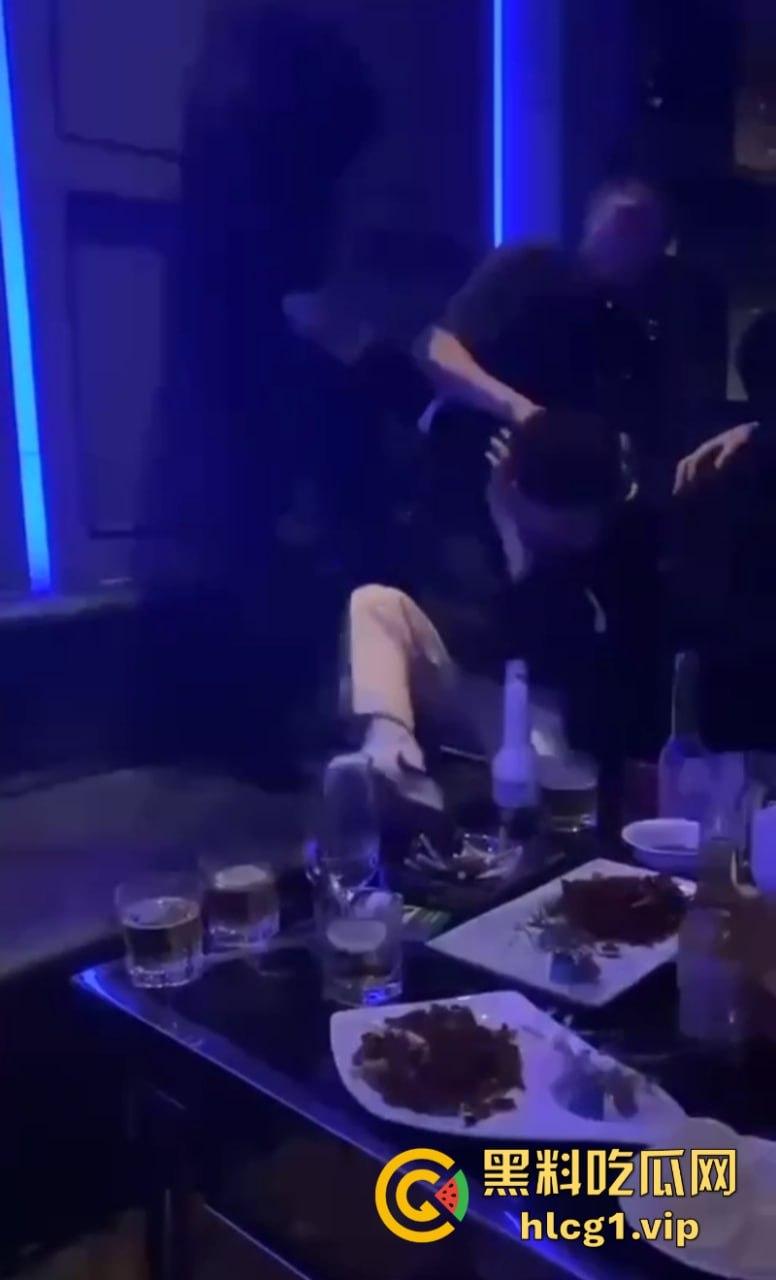 抖音网红【王天缘】青岛砸车 以一敌三事件持续升级！王天缘录制视频声称找斩虎陪葬！-10