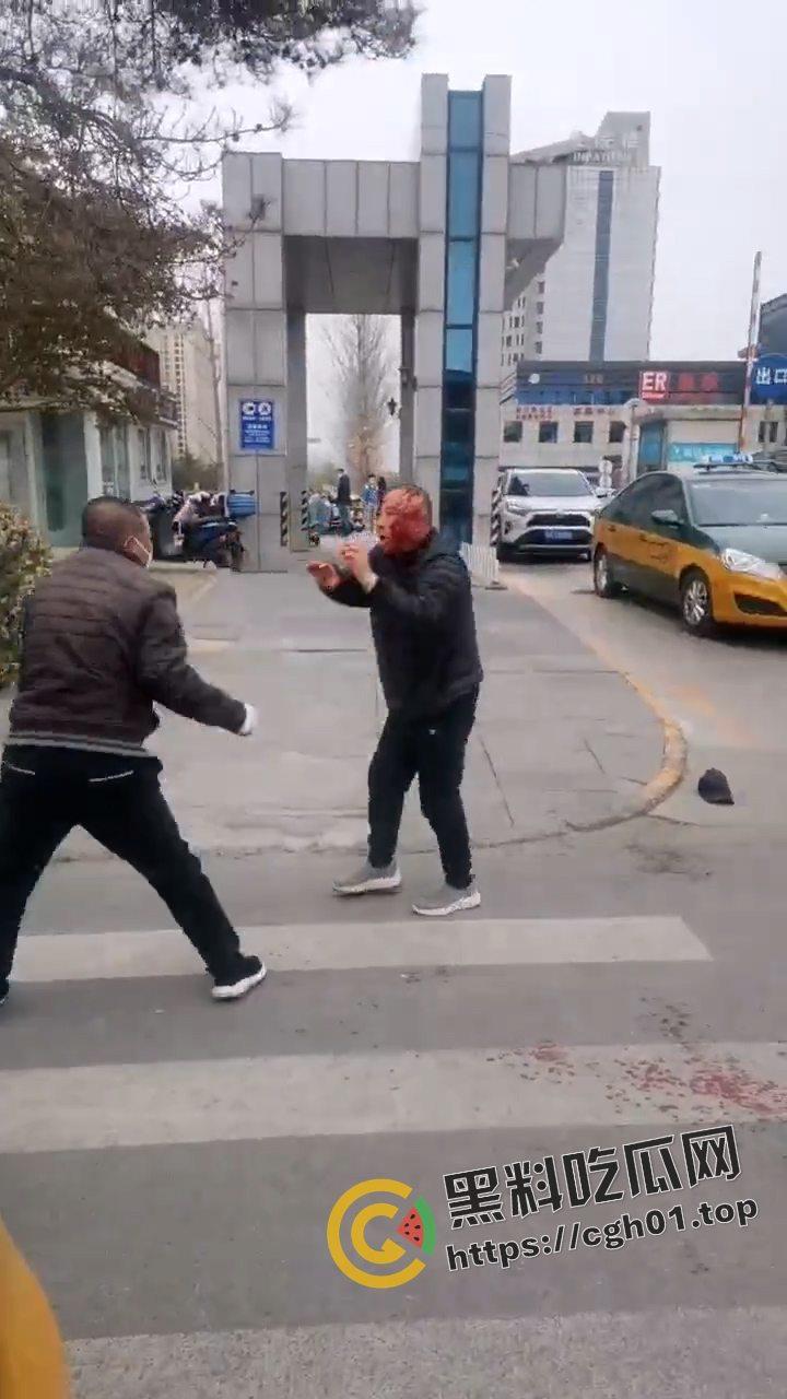 河北燕郊滴滴大战出租车！因为15元得单子出租车司机拿螺丝刀把滴滴司机脑袋捅烂 现场血腥画面流出-5