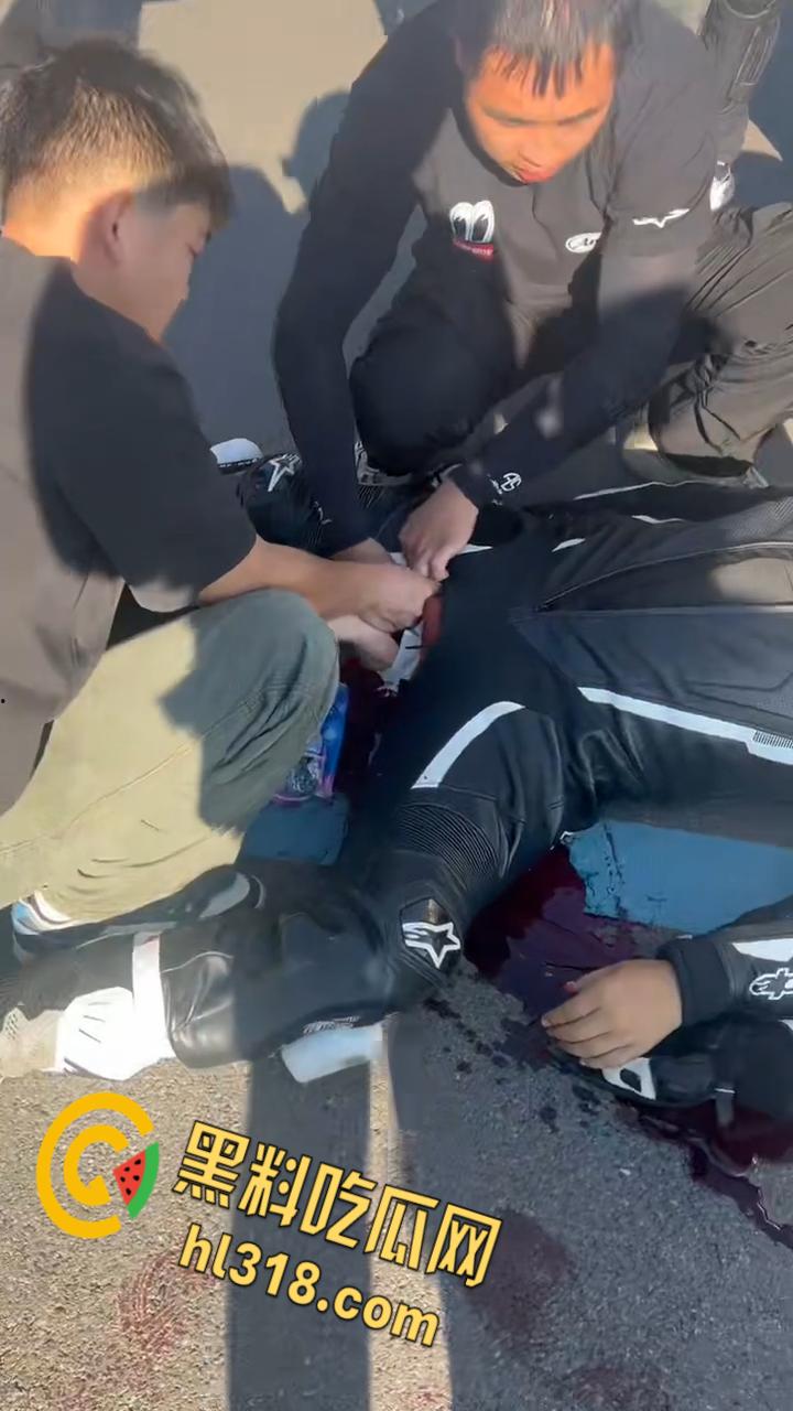 机车少年国道飙车，油门一拧鸡儿飞了，小狼狗被操成会喷水小母狗，血溅一地秒变机车骚妹 !-7