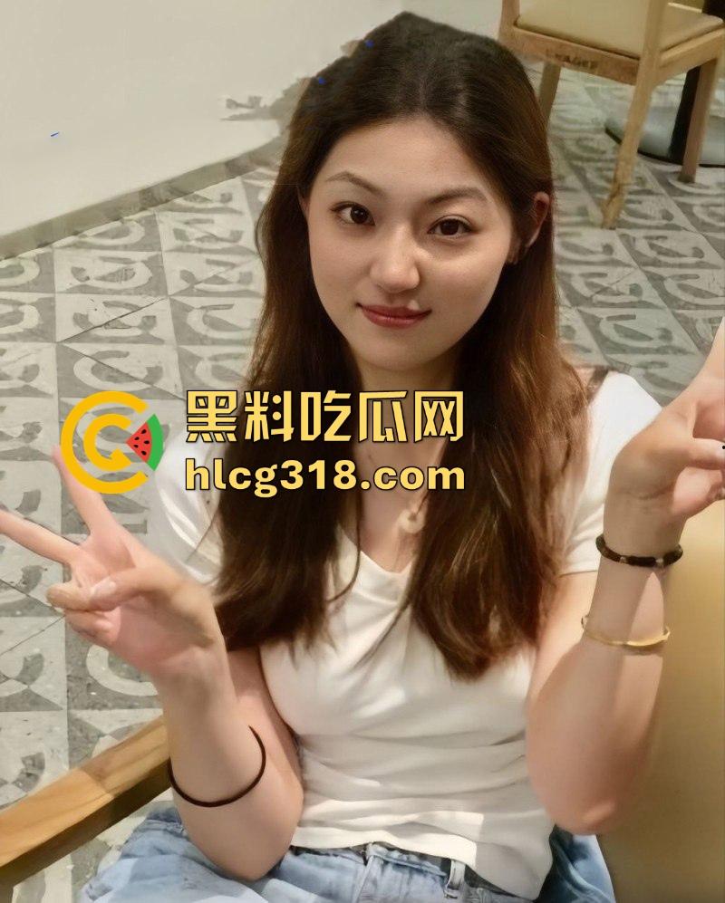 陕西西安美术学院【郑芊芊】出租屋苦练姿势为下海做准备疯狂练技， 一心下海搞钱，男友成她的工具！-1