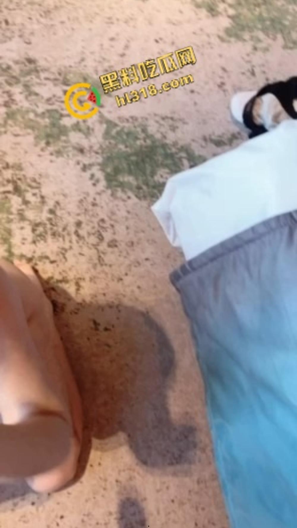 上海心悦传媒老板中午带秘书『张婧』开房，落地窗前女秘书当舔狗跪地含屌，每一口都说是对老板的忠诚！-4