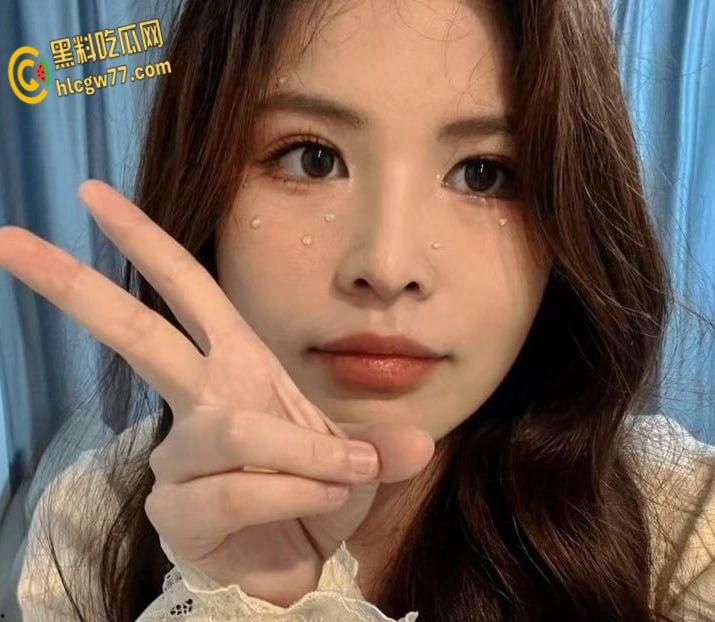 湖南农大研究生【张伊林】惊爆反差！清纯学姐变SM母狗，捆绑口球啪啪私拍泄露 !-4