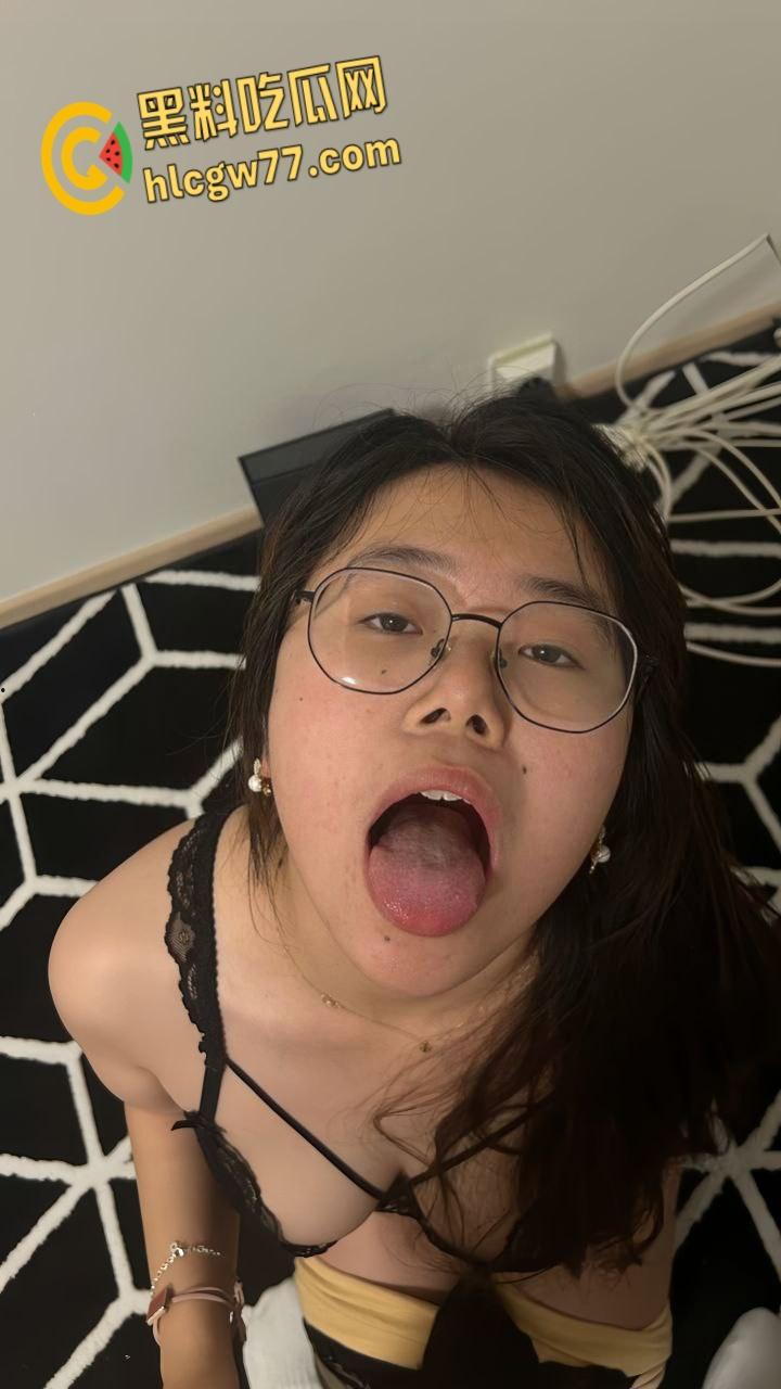 微胖尤物黑丝调教，眼罩SM口交狂欢，大奶肉感波动起伏，骚穴内射屁股还在抖颤 !-3