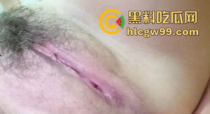 广东女大学生『 姜珊珊』十元交易曝光,为点生活费就发极品一线天逼照,男友被戴绿帽还被蒙在鼓里?-9