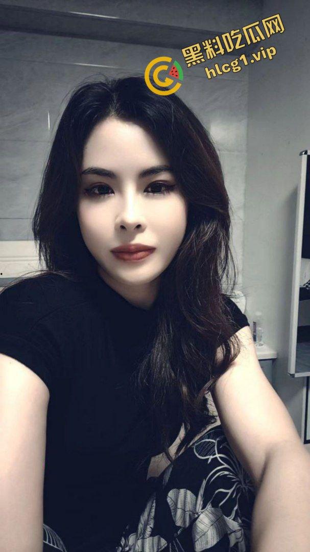 沈阳反差公交车母狗『曾慧敏』四处约炮 口交骚舞 对镜后入 性爱泄密!-2