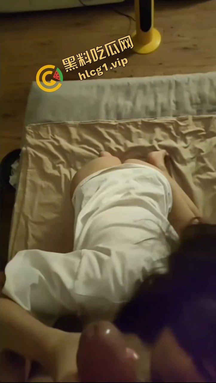 沈阳反差公交车母狗『曾慧敏』四处约炮 口交骚舞 对镜后入 性爱泄密!-6