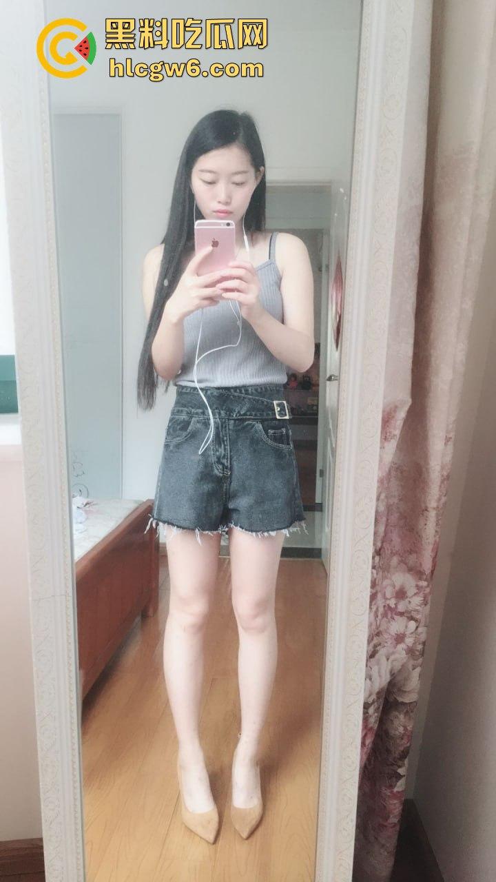 安徽旅游职业学院【苏亚男】裸贷欠钱不还，全裸视频照片外泄，骚样子黑逼直接被扒个底朝天！-3