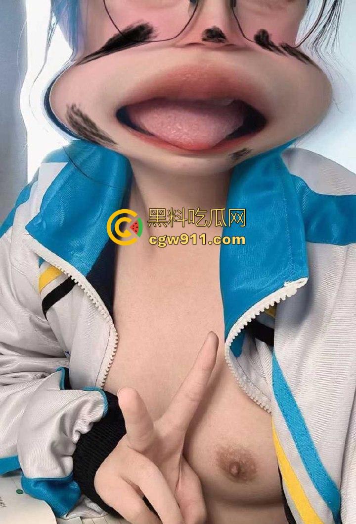 河北18岁高中女生自慰视频曝光，可爱身体被调教得一碰就出水，教室大胆自慰逼毛浓密骚水多，反差小母狗！-3