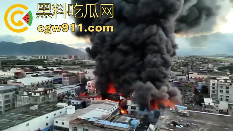 福建福州仓山，天福村突发重大火灾，因电瓶车着火，导致附近房屋全部被点燃，现场火光冲天！-6