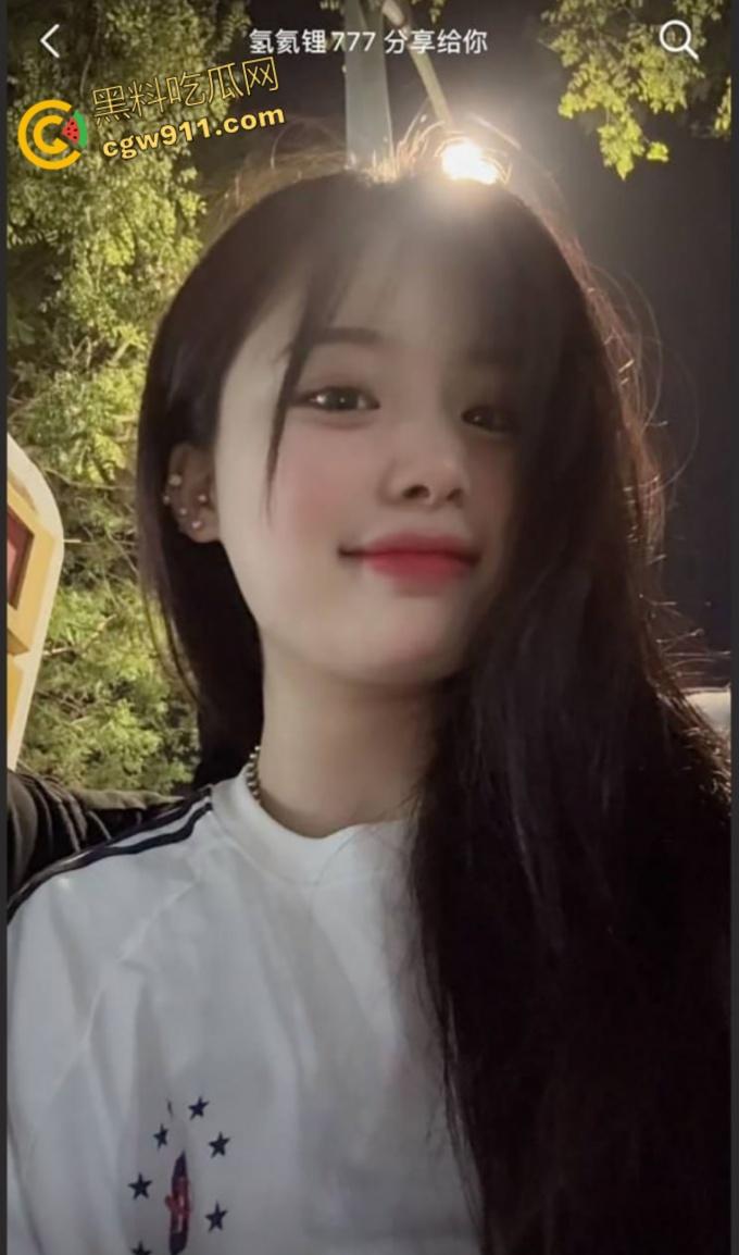 河北师范大学眼镜妹【赵怡】，69互舔口交调情，从清纯少女变淫荡尤物，被男友无套猛操骚穴白浆流淌！-4