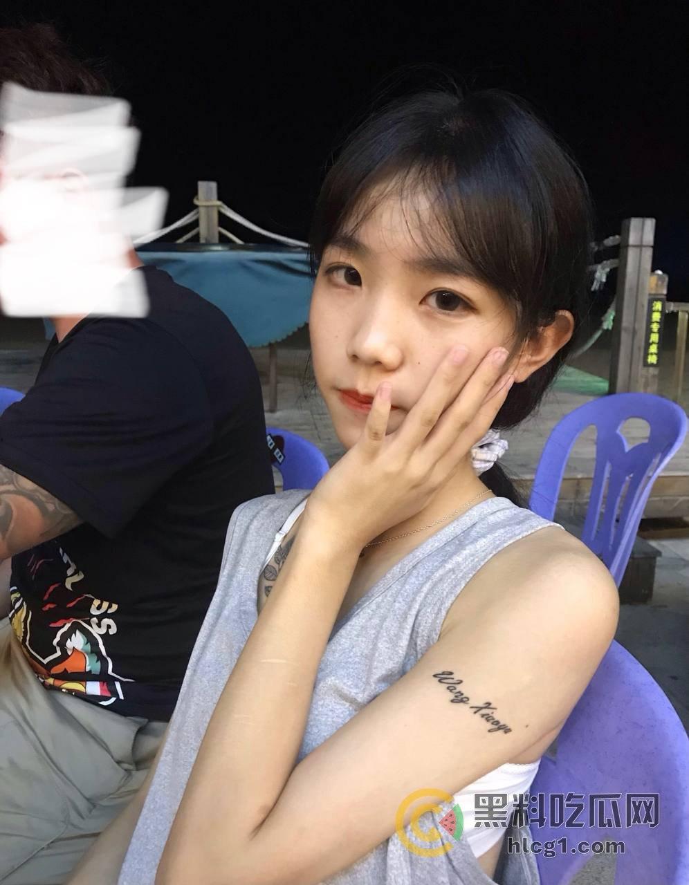 2002年小嫩妹自拍裸照泄露,白嫩光滑的完美身材引发围观!-2