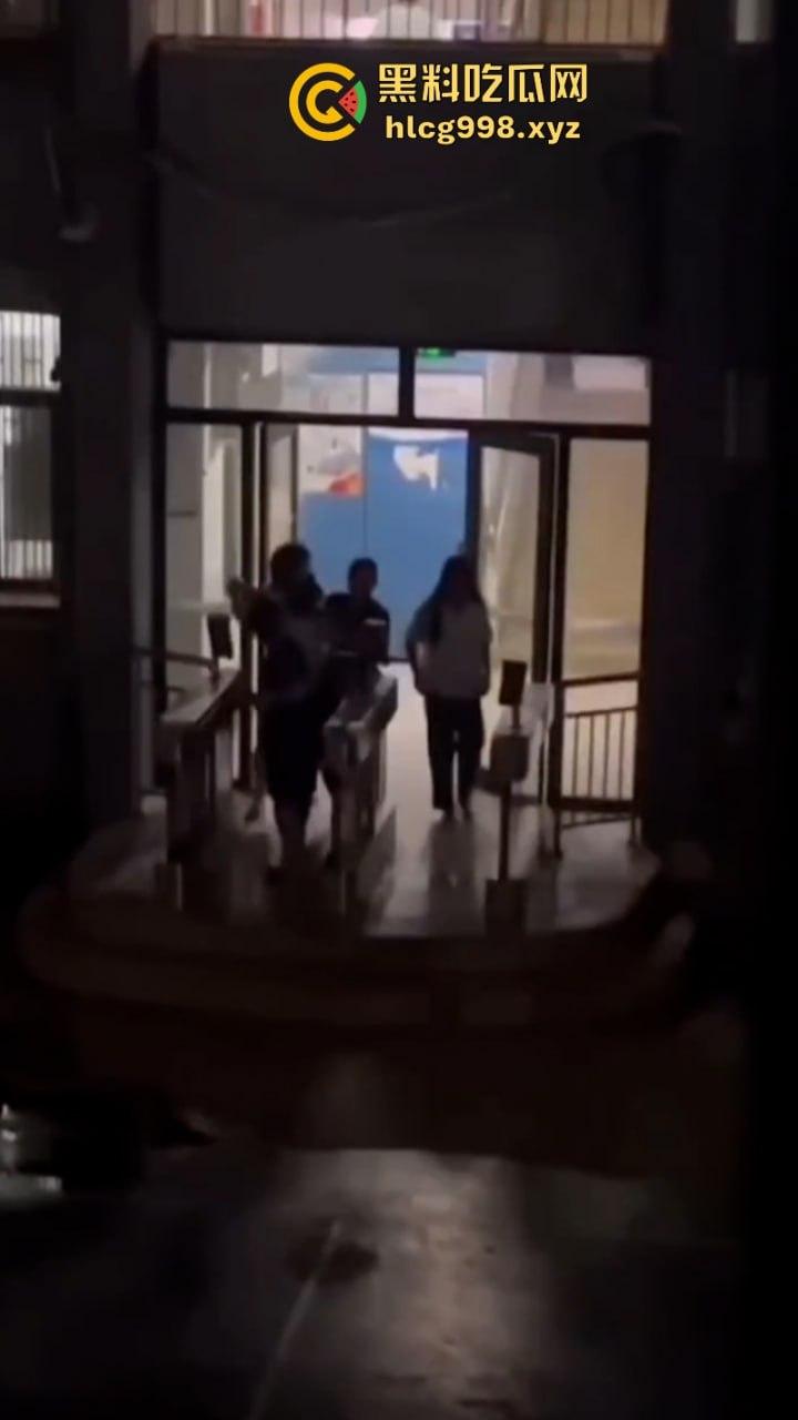海南桂林洋学校半夜鬼哭？ 被视频第3秒吓到了 这谁来解释一下？？-5