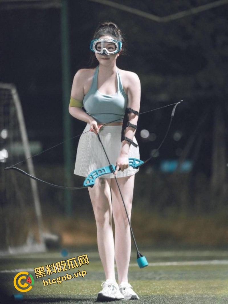 又见新“运动媛”引争议：明为射箭 实钓鱼？-6