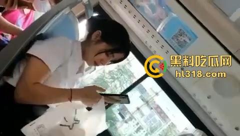 岛国电车系列?短裙职业OL公交车抠淫穴被偷拍,想加好友跟其约炮,不料成反面教材,白白浪费了好的机会!-10