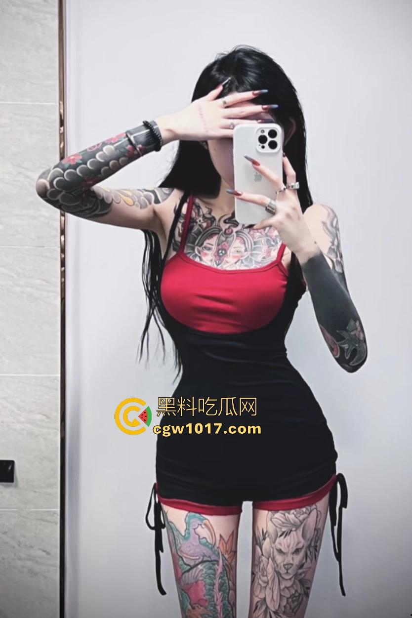 成都白天精神小妹集美们6打3!高跟踹头脱鞋底砸脑门太狠,三人牛逼抗打多人围殴,最后还得是男人来拉架!-1