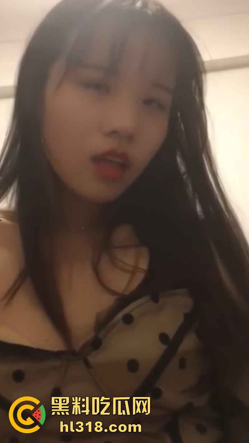 河北邯郸白领【胡思敏】,极品身材反差尤物,背着男友被领导无情打桩爆操,分手后视频遭男友流出!-4