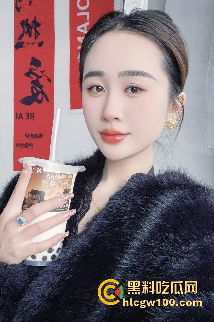 湖北荆门奶茶店茶颜悦色老板娘『吴浩然』出轨男店员，监控拍下偷吃舔逼全程，奶茶没火但骚操作把店送上热搜！-21