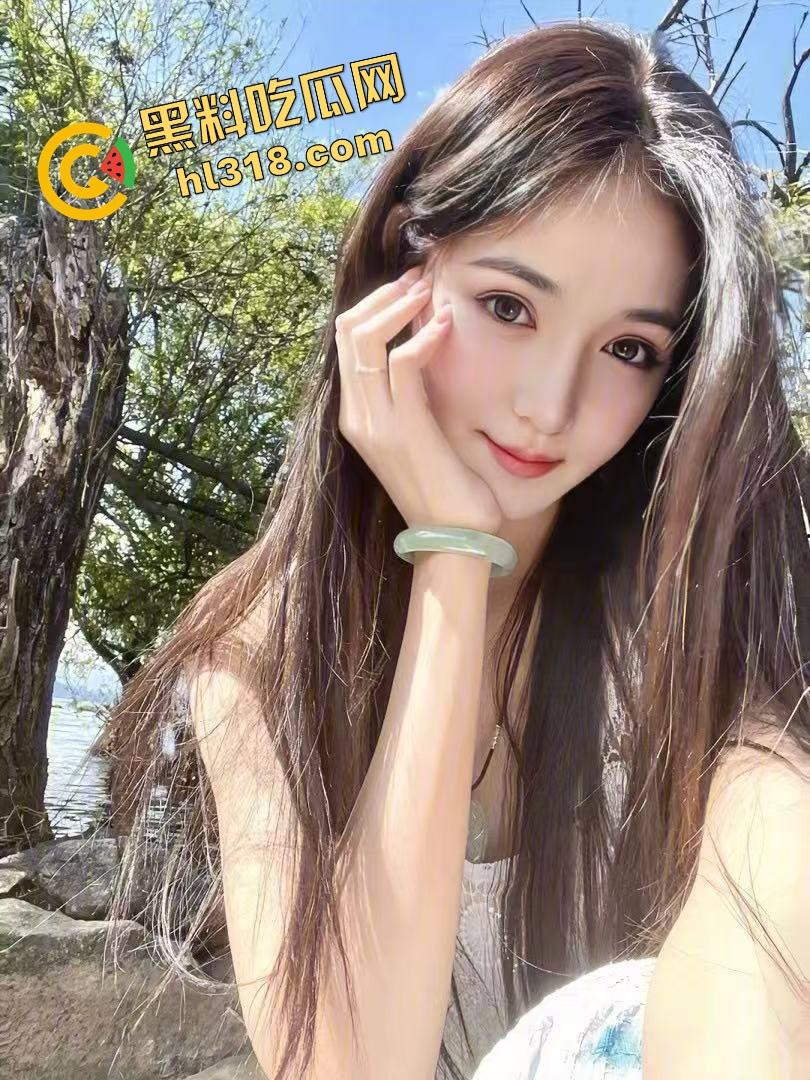 闺蜜互咬玩疯了姐妹反目,闺蜜抢男人翻脸撕逼,自爆跟姐妹服侍金主3P群交,姐妹一起下水谁都不洗白!-3