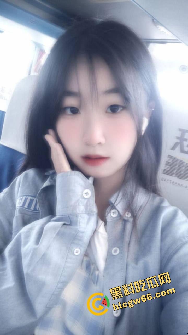 偷拍女友骑乘啪啪全过程流出,一边装害羞挡镜头一边骑到浪叫喷水,这种小贱人谁不爱?-4