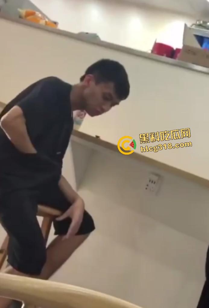 当众打飞机合集！来学学这些大神是如何在公共场合射精还不被发现的吧！-2