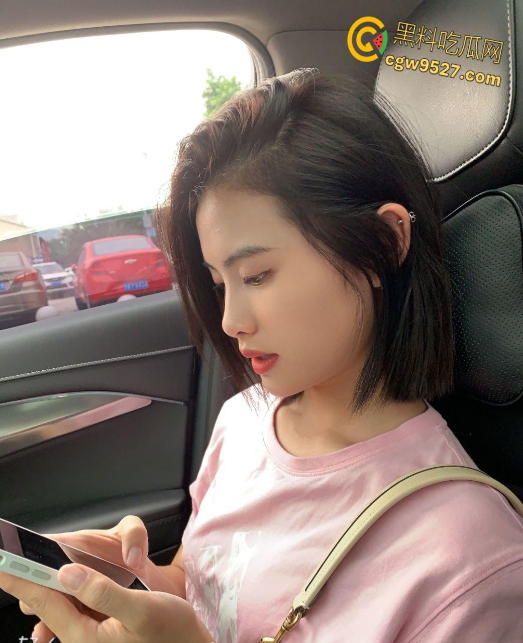 重庆高颜值女友【于意婷】，甜美可爱讲着重庆方言，穿着诱人情趣内衣，被又小又短的无能男友糟蹋了！-1