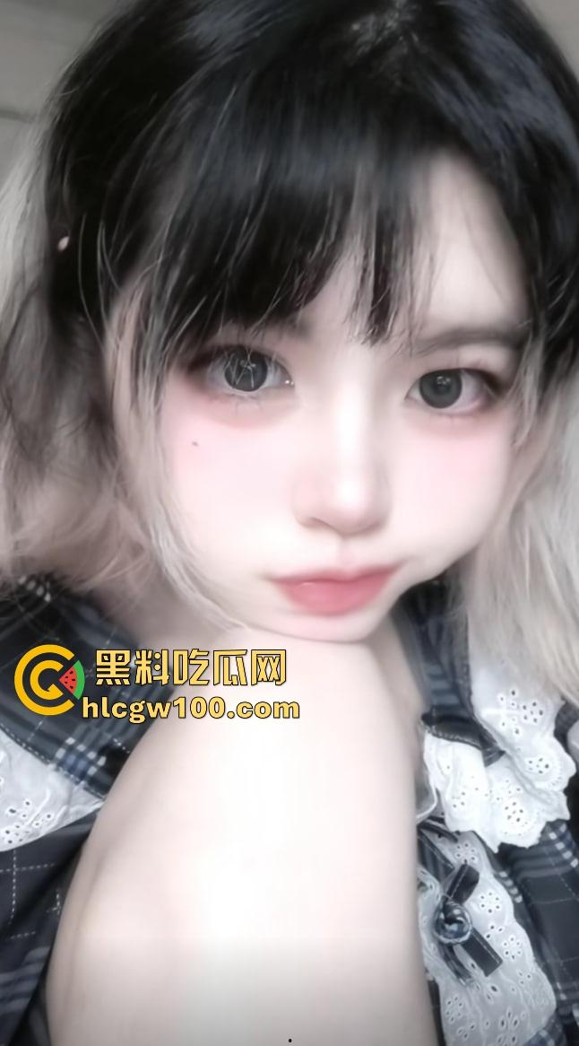 抖音20万粉cos小网红『暗黑水晶铁蛋酱』线下约炮粉丝玩制服吃鸡，各种丝袜轮番上，骚路数堪称行业指南！-8