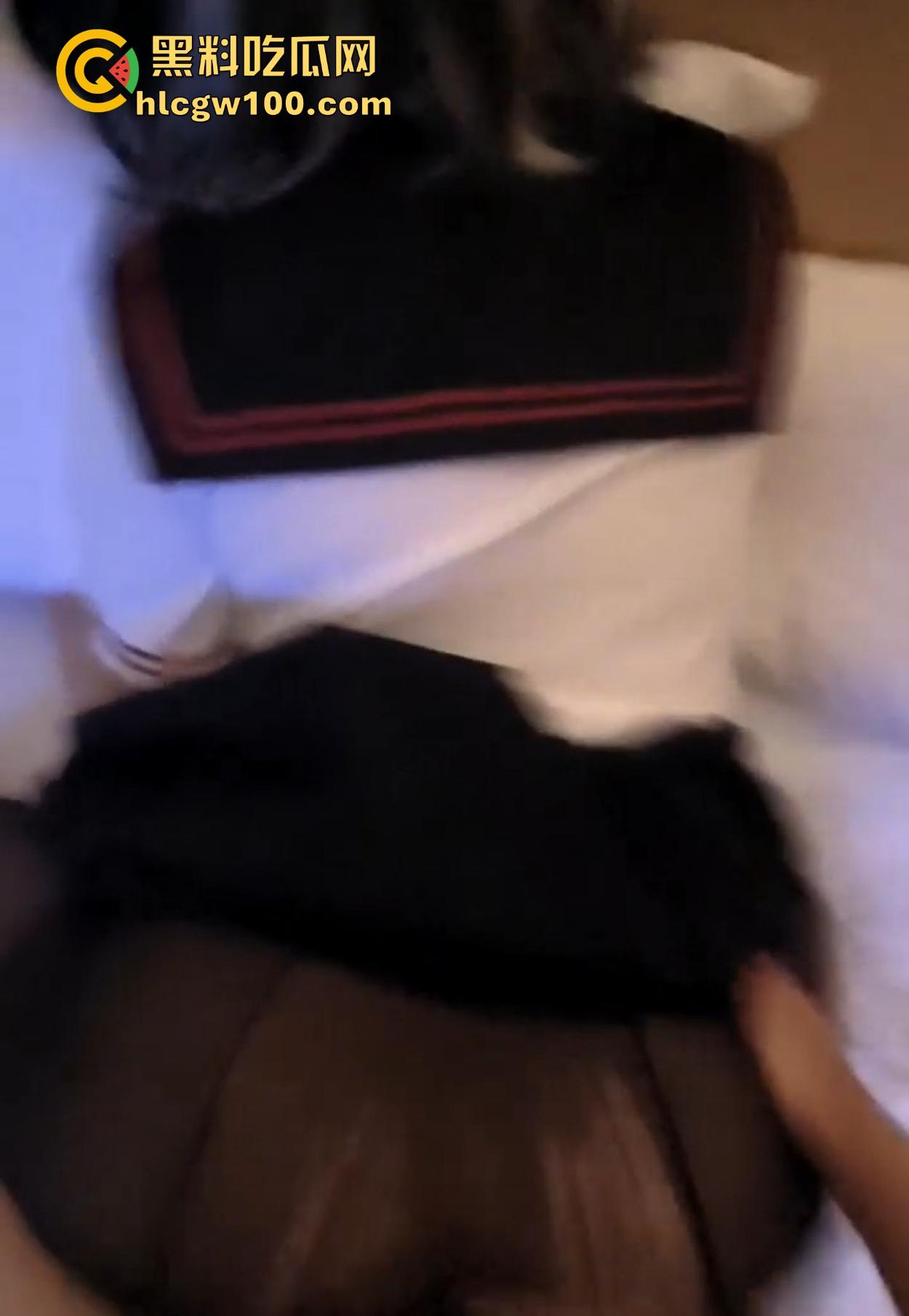 抖音20万粉cos小网红『暗黑水晶铁蛋酱』线下约炮粉丝玩制服吃鸡，各种丝袜轮番上，骚路数堪称行业指南！-17