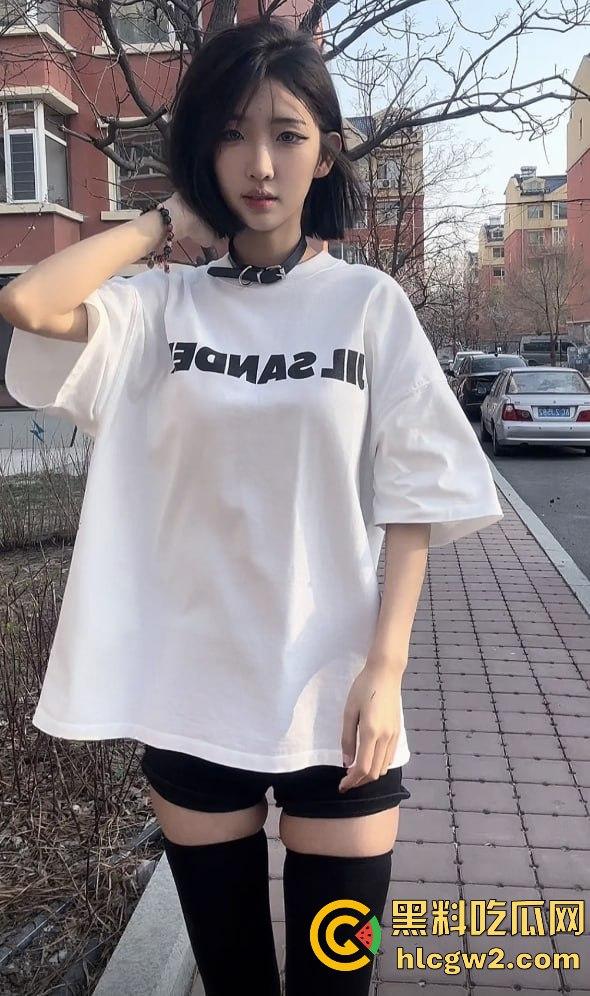 抖音40W粉反差婊网红【行简】第二弹母狗属性拉满 穿白丝露穴直播 前面刚玩出翔现在又来新骚操作!-8